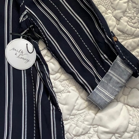 NWT Milk & Honey ladies v-neck top in size L - Picture 4 of 9